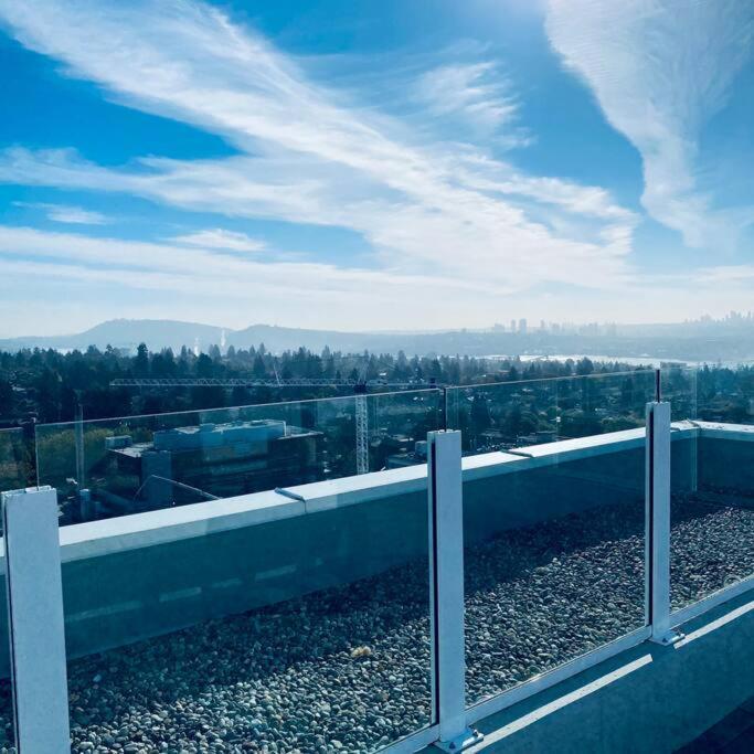360º Rooftop Patio Views. Your-Home-Away-From-Home North Vancouver Exterior foto