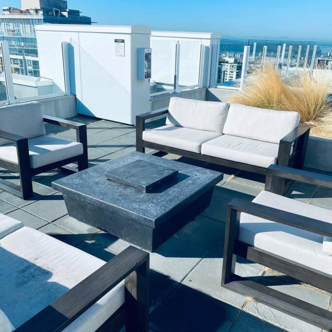 360º Rooftop Patio Views. Your-Home-Away-From-Home North Vancouver Exterior foto