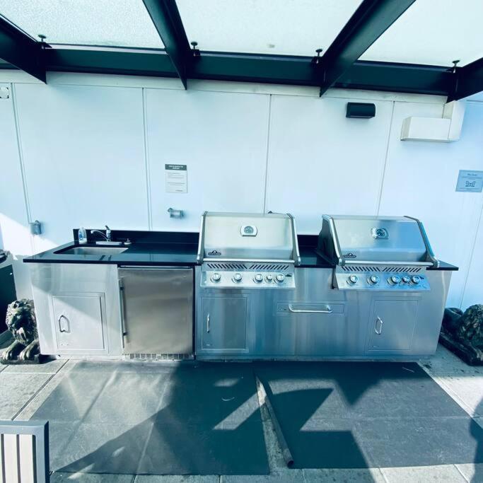 360º Rooftop Patio Views. Your-Home-Away-From-Home North Vancouver Exterior foto
