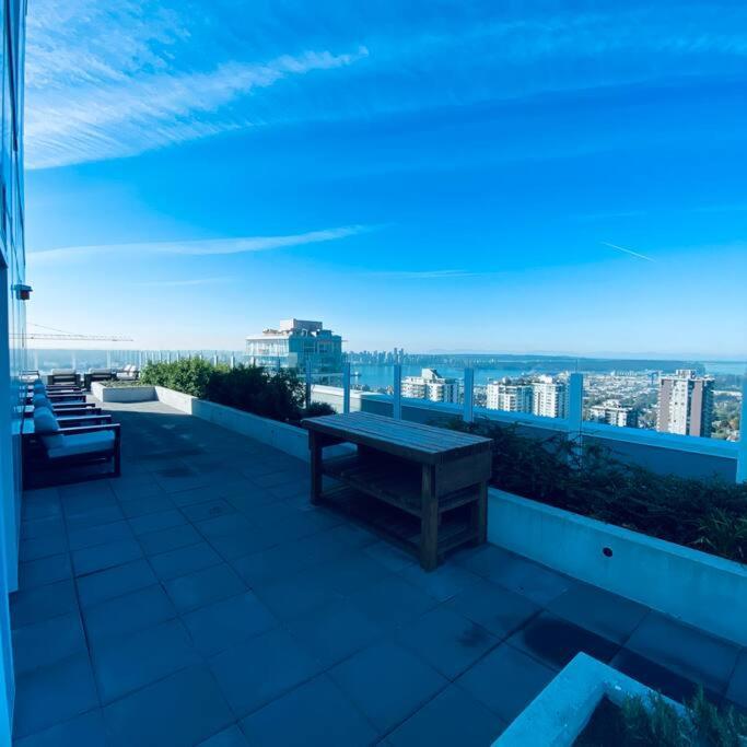 360º Rooftop Patio Views. Your-Home-Away-From-Home North Vancouver Exterior foto