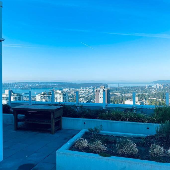 360º Rooftop Patio Views. Your-Home-Away-From-Home North Vancouver Exterior foto